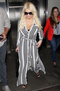 Jessica Simpson feet photo thumbnail