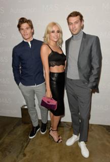 Pixie Lott feet photo thumbnail