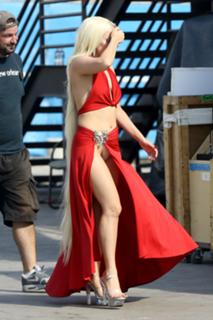 Lady Gaga feet photo thumbnail
