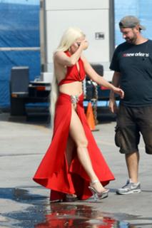 Lady Gaga feet photo thumbnail