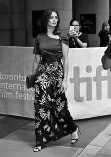 Rachel Weisz feet photo thumbnail