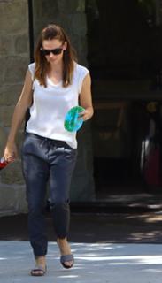 Jennifer Garner feet photo thumbnail