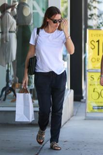 Jennifer Garner feet photo thumbnail