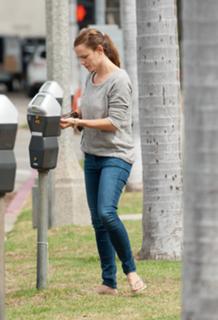 Jennifer Garner feet photo thumbnail