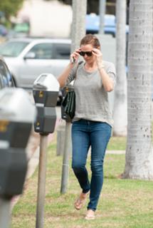 Jennifer Garner feet photo thumbnail
