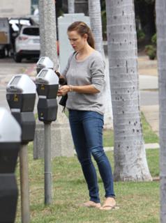 Jennifer Garner feet photo thumbnail