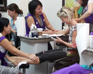Julianne Hough feet photo thumbnail