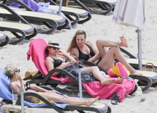 Uma Thurman feet photo thumbnail