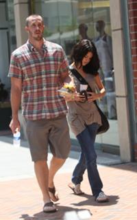 Selena Gomez feet photo thumbnail
