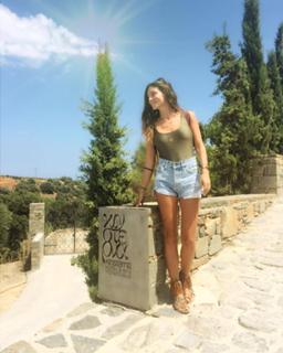 Athina Oikonomakou feet photo thumbnail