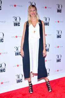 Karolina Kurkova feet photo thumbnail