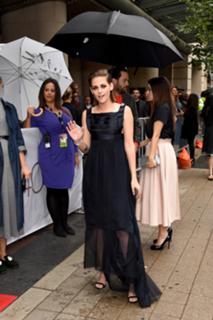 Kristen Stewart feet photo thumbnail