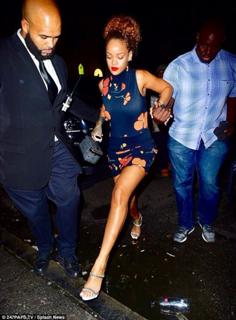 Rihanna feet photo thumbnail