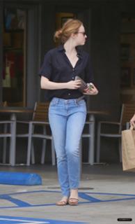 Emma Stone feet photo thumbnail