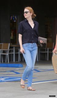 Emma Stone feet photo thumbnail
