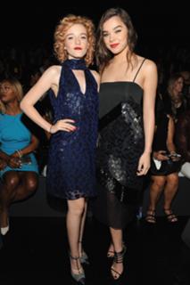 Hailee Steinfeld feet photo thumbnail