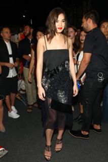 Hailee Steinfeld feet photo thumbnail