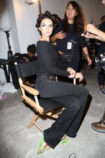 Kendall Jenner feet photo thumbnail