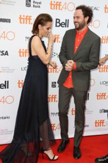 Kristen Stewart feet photo thumbnail