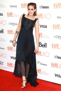 Kristen Stewart feet photo thumbnail