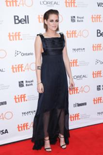Kristen Stewart feet photo thumbnail