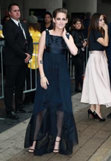Kristen Stewart feet photo thumbnail