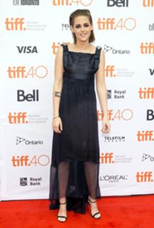 Kristen Stewart feet photo thumbnail