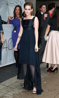Kristen Stewart feet photo thumbnail