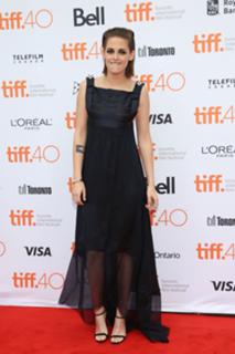 Kristen Stewart feet photo thumbnail
