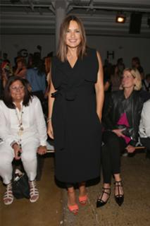Mariska Hargitay feet photo thumbnail