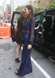 Victoria Justice feet photo thumbnail