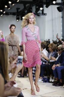 Karlie Kloss feet photo thumbnail