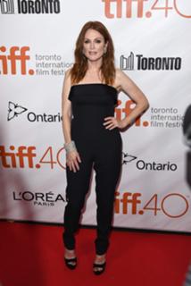 Julianne Moore feet photo thumbnail