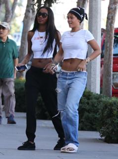 Rihanna feet photo thumbnail