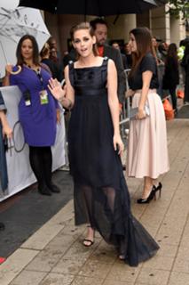 Kristen Stewart feet photo thumbnail