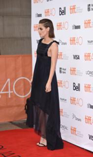 Kristen Stewart feet photo thumbnail