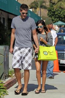 Ashley Tisdale feet photo thumbnail