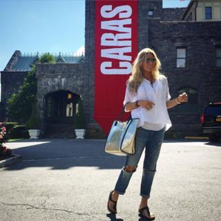 Adriane Galisteu feet photo thumbnail