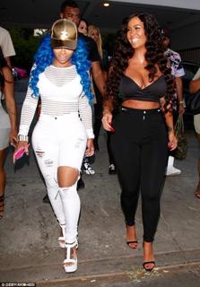 Amber Rose feet photo thumbnail