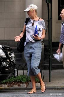 Uma Thurman feet photo thumbnail