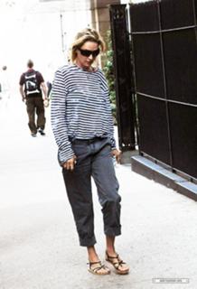 Uma Thurman feet photo thumbnail
