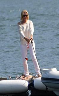 Uma Thurman feet photo thumbnail