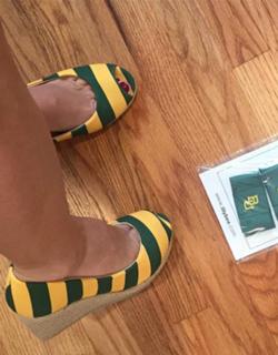 Angela Kinsey feet photo thumbnail