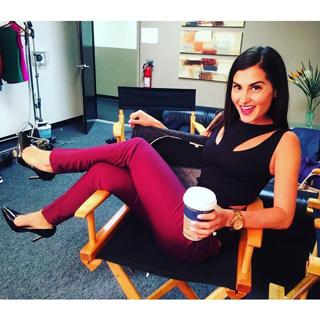 Megan Olivi feet photo thumbnail