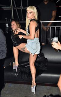 Lady Gaga feet photo thumbnail