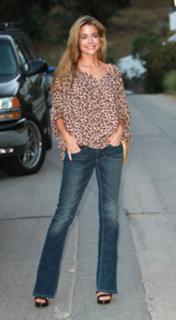 Denise Richards feet photo thumbnail