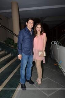 Madhuri Dixit feet photo thumbnail