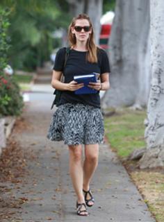 Jennifer Garner feet photo thumbnail