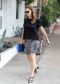 Jennifer Garner feet photo thumbnail