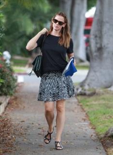 Jennifer Garner feet photo thumbnail